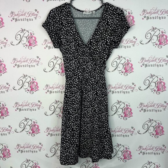 Rebel Sugar Dresses & Skirts - Rebel Sugar dress flowers grey Black Floral Midi Dress stretchy v neck